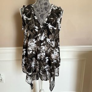 Simply Vera Wang NWT Women’s Small Black White Floral Blouse V-Neck Sleeveless